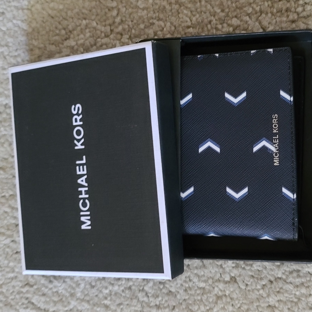 Blue Michael kors wallet - Picture 1 of 6
